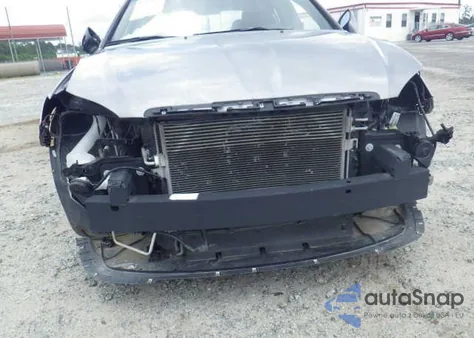 2013 Chrysler 200 Lx z USA, uszkodzony, nr VIN 1C3CCBAB6DN640744